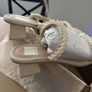 Dolce vita river white pearl heels